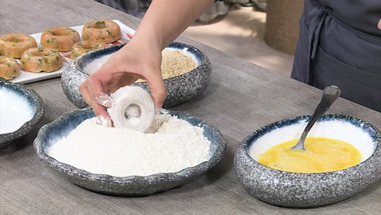 دونات الدجاج بصلصة الفطر