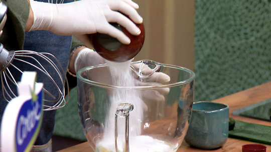 كيك بالفراولة والفستق