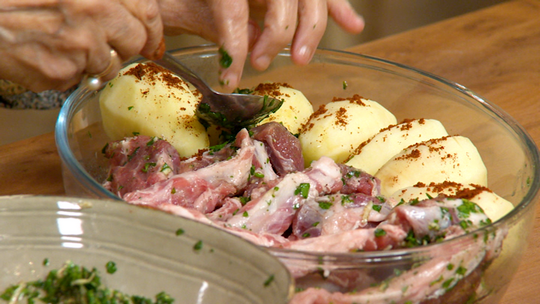 كوتلات مع البطاطا في الفرن