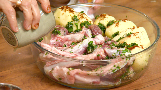 كوتلات مع البطاطا في الفرن