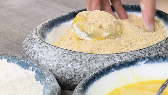 دونات الدجاج بصلصة الفطر