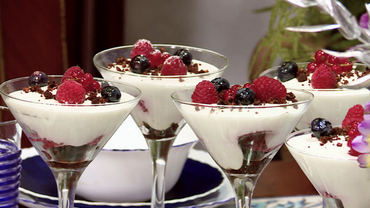 موس الشوكولاطة البيضاء والكرامبل